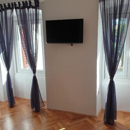 Apartman P-E พูลา ภายนอก รูปภาพ