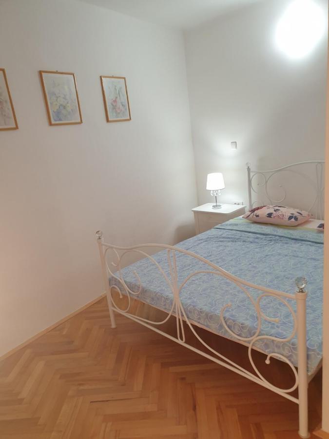 Apartman P-E พูลา ภายนอก รูปภาพ