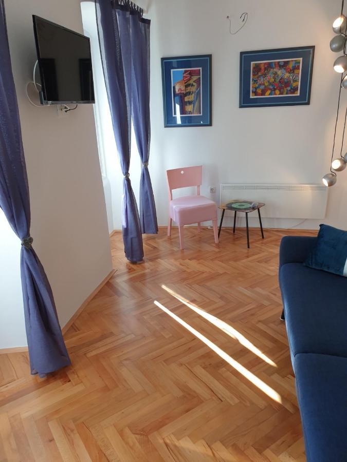 Apartman P-E พูลา ภายนอก รูปภาพ