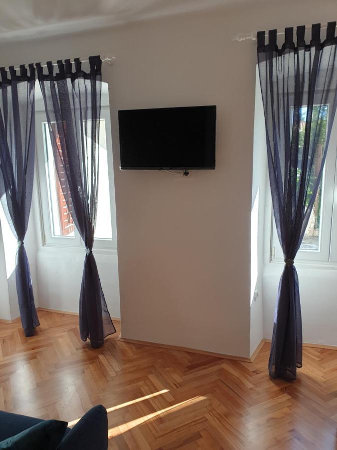 Apartman P-E พูลา ภายนอก รูปภาพ
